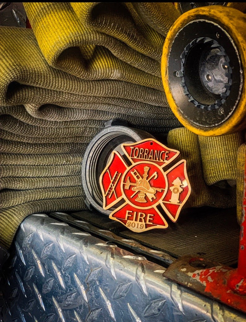 Holiday Décor & Ornaments: Personalized Keepsakes for the Season